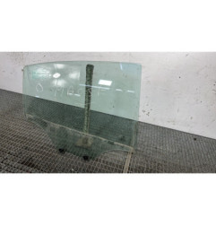 Vitre arriere droit PEUGEOT 208 1
