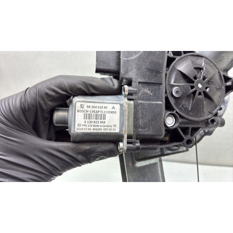 Leve vitre electrique avant droit PEUGEOT 208 1 Photo n°5