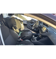 Feu arriere stop central PEUGEOT 208 1