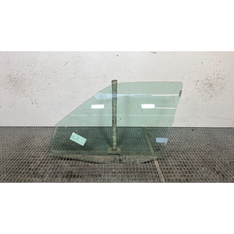 Vitre avant gauche CITROEN SAXO Photo n°1
