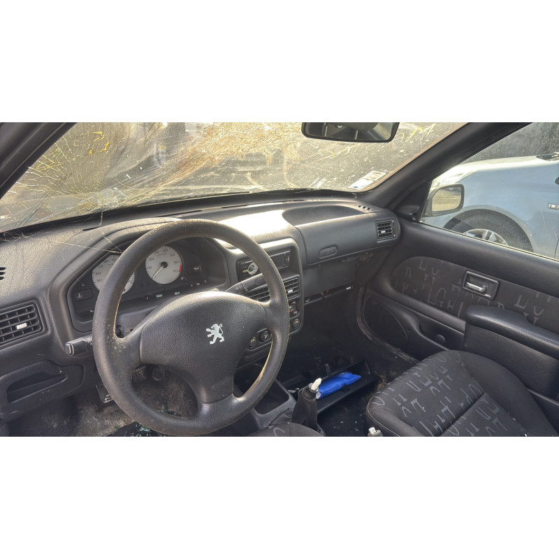 Verin de coffre PEUGEOT 106 Photo n°14