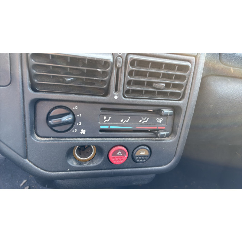 Pare boue avant gauche PEUGEOT 106 Photo n°20