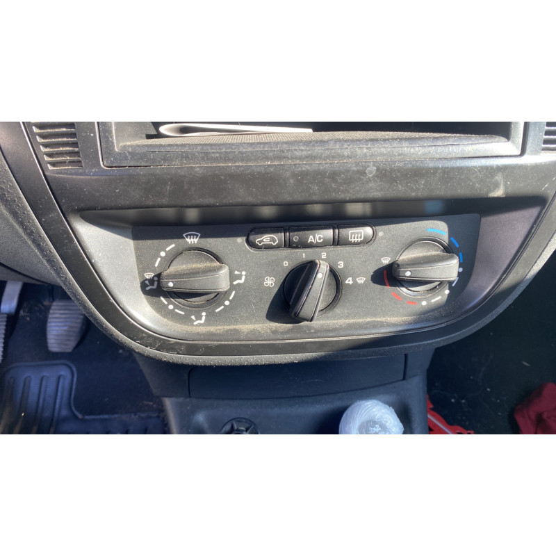 Vitre avant droit CITROEN C2 Photo n°18