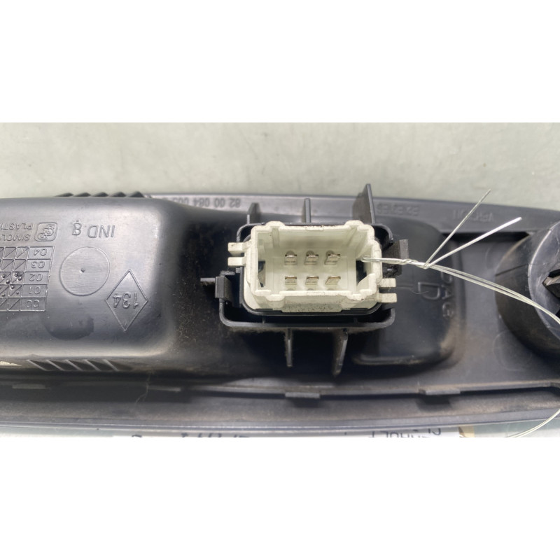 Interrupteur de leve vitre avant droit RENAULT CLIO 2 Photo n°4