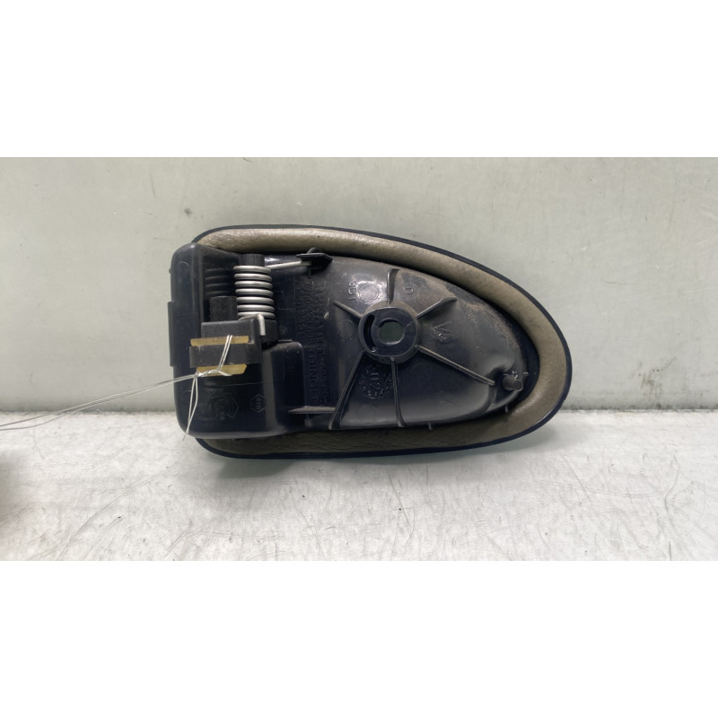 Poignee interieur arriere droit RENAULT CLIO 2 Photo n°2