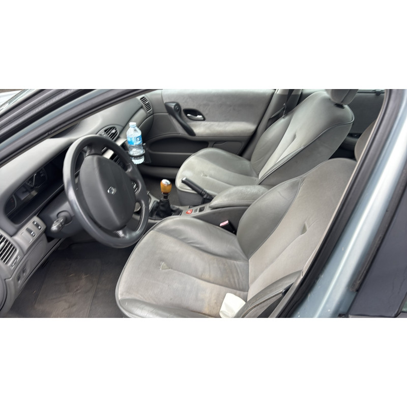 Pare boue avant gauche RENAULT LAGUNA 2 Photo n°14