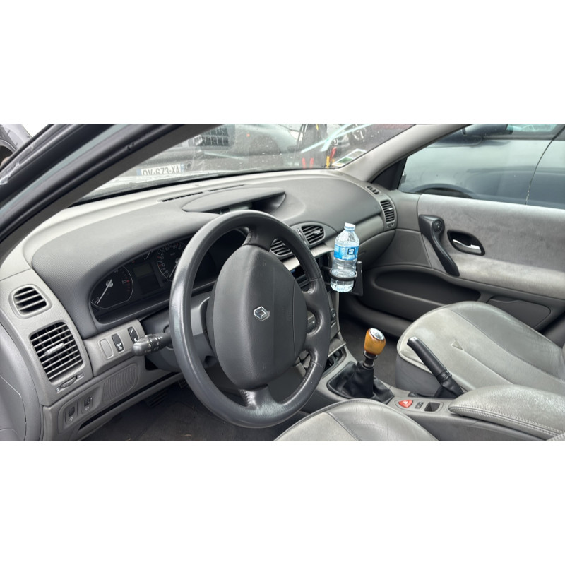 Pare boue avant gauche RENAULT LAGUNA 2 Photo n°16