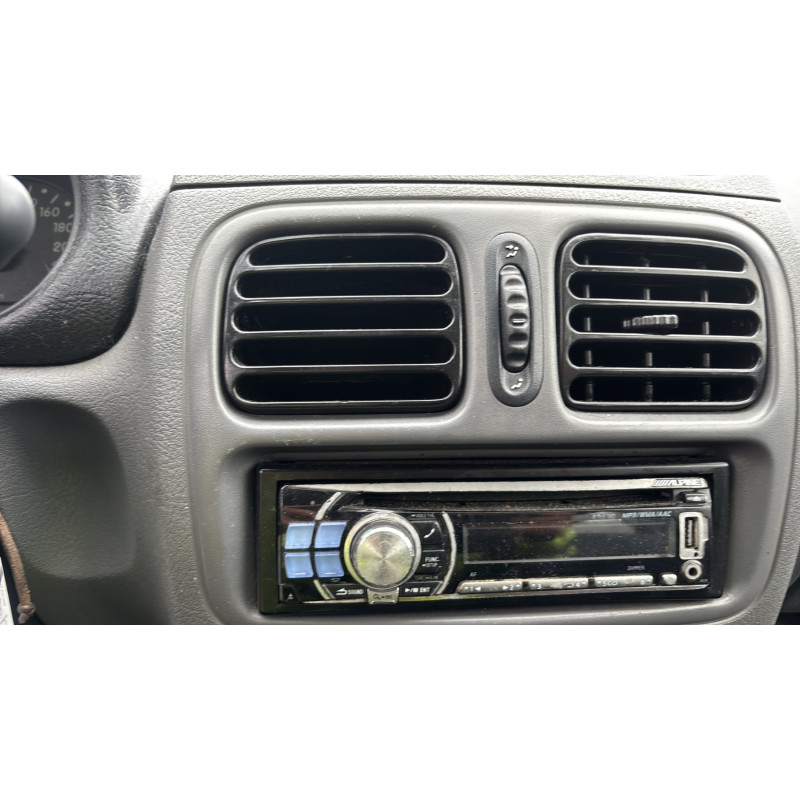 Attache ceinture arriere gauche RENAULT CLIO 2 Photo n°19