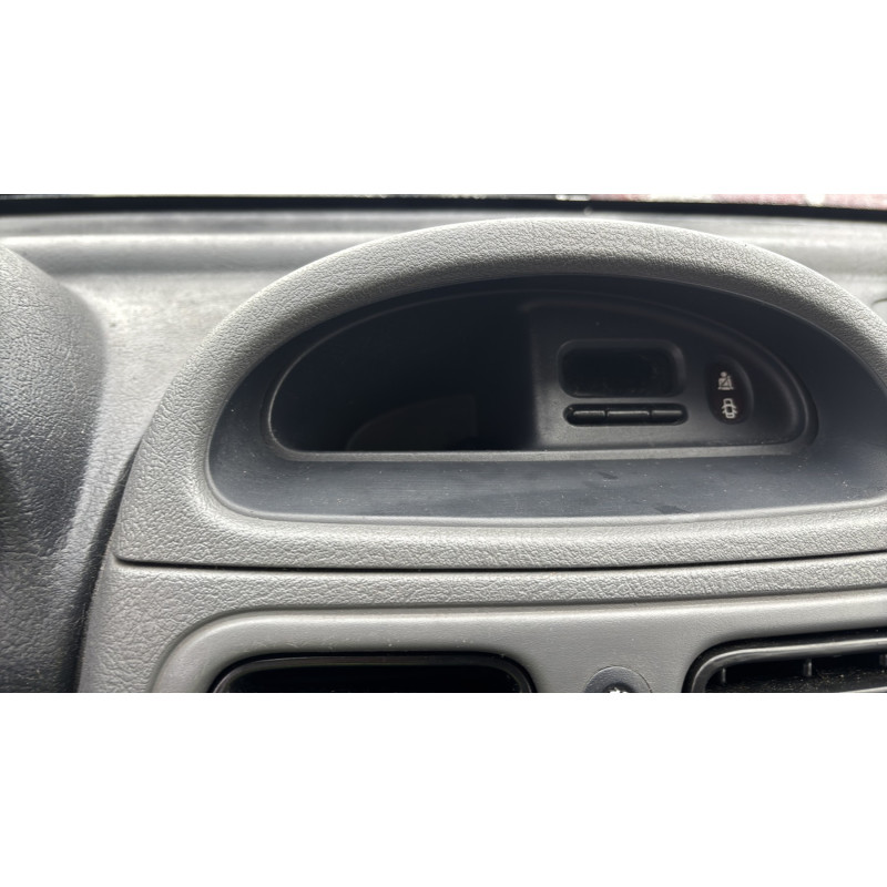 Attache ceinture arriere gauche RENAULT CLIO 2 Photo n°20