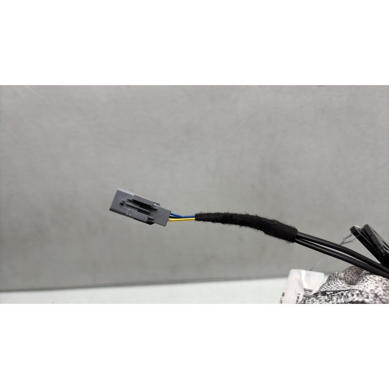 Attache ceinture arriere droit RENAULT CLIO 4 Photo n°4