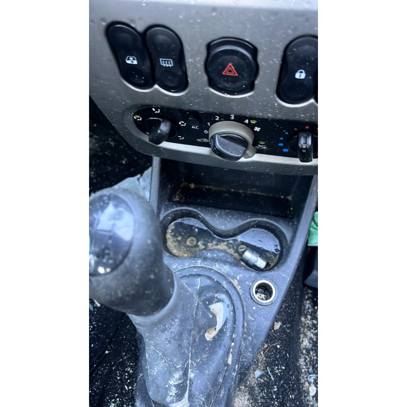 Poignee interieur avant gauche DACIA SANDERO 1 Photo n°10