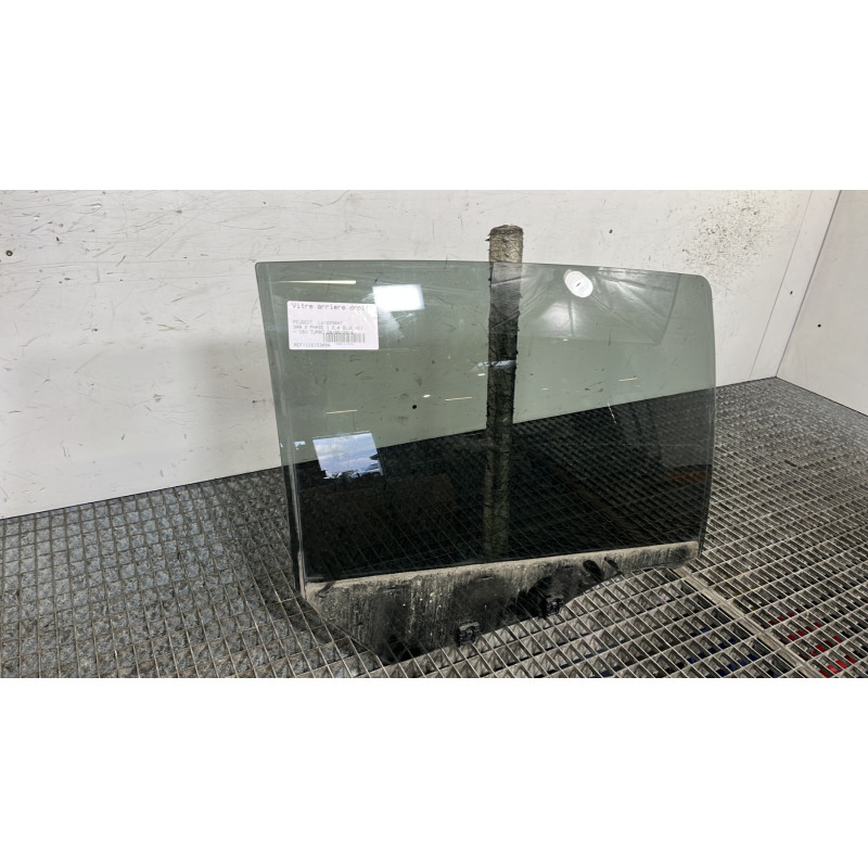 Vitre arriere droit PEUGEOT 308 2 Photo n°3