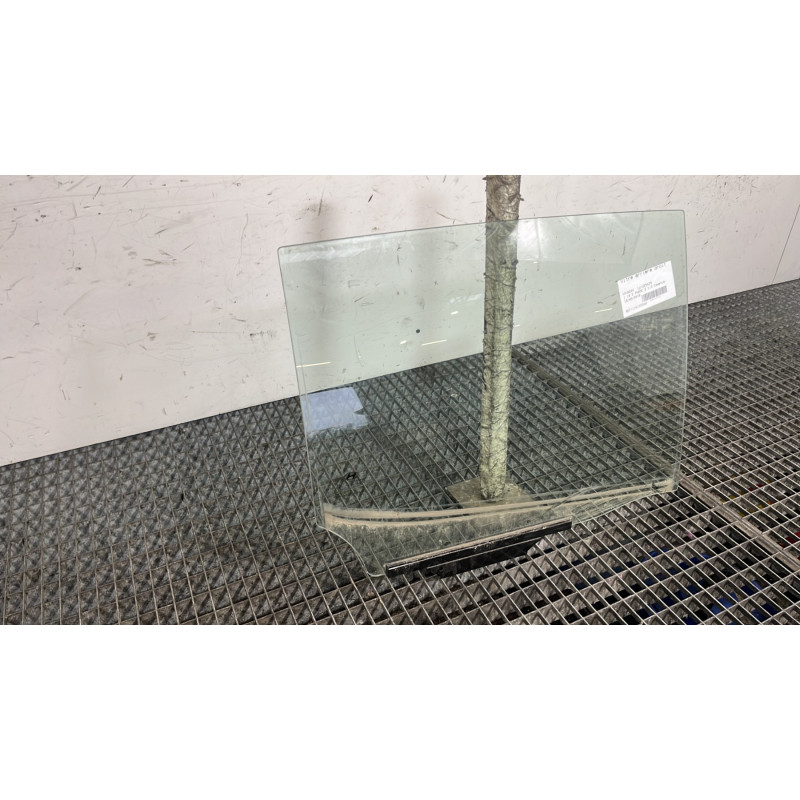 Vitre arriere droit HYUNDAI I 10 2 Photo n°3