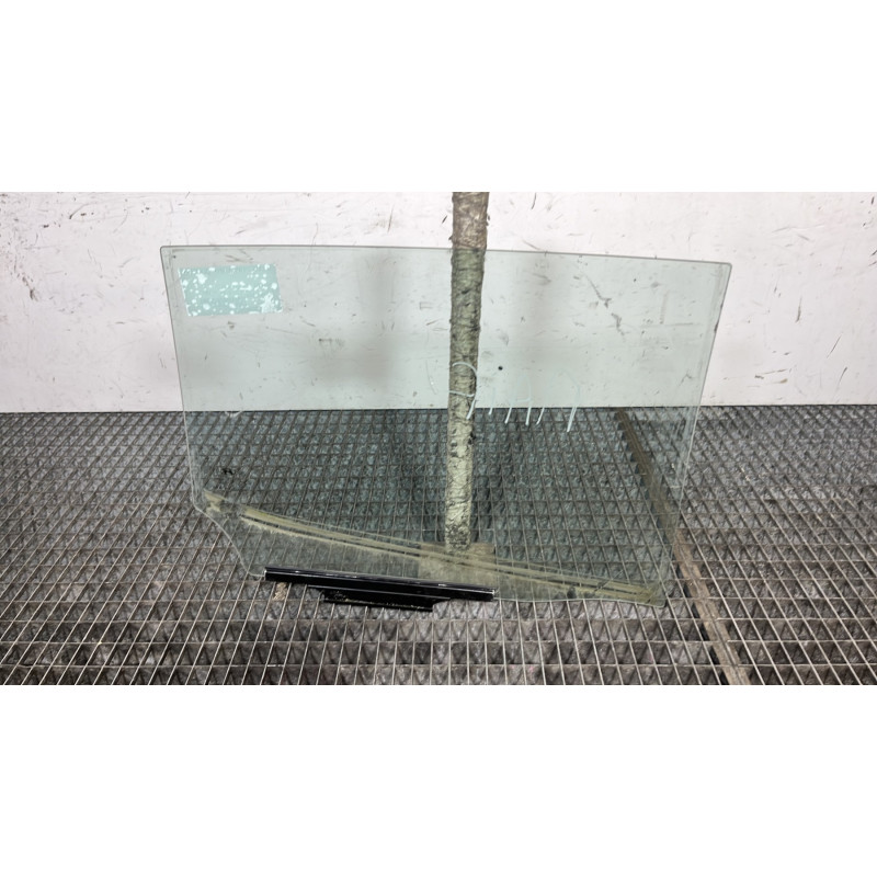 Vitre arriere gauche HYUNDAI I 10 2 Photo n°4