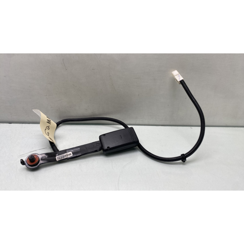 Attache ceinture avant gauche HYUNDAI I 10 2 Photo n°4