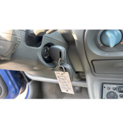 Attache ceinture arriere gauche RENAULT TWINGO 1