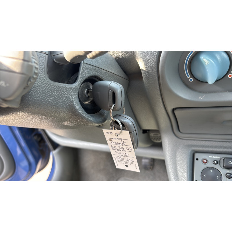Attache ceinture arriere gauche RENAULT TWINGO 1 Photo n°20