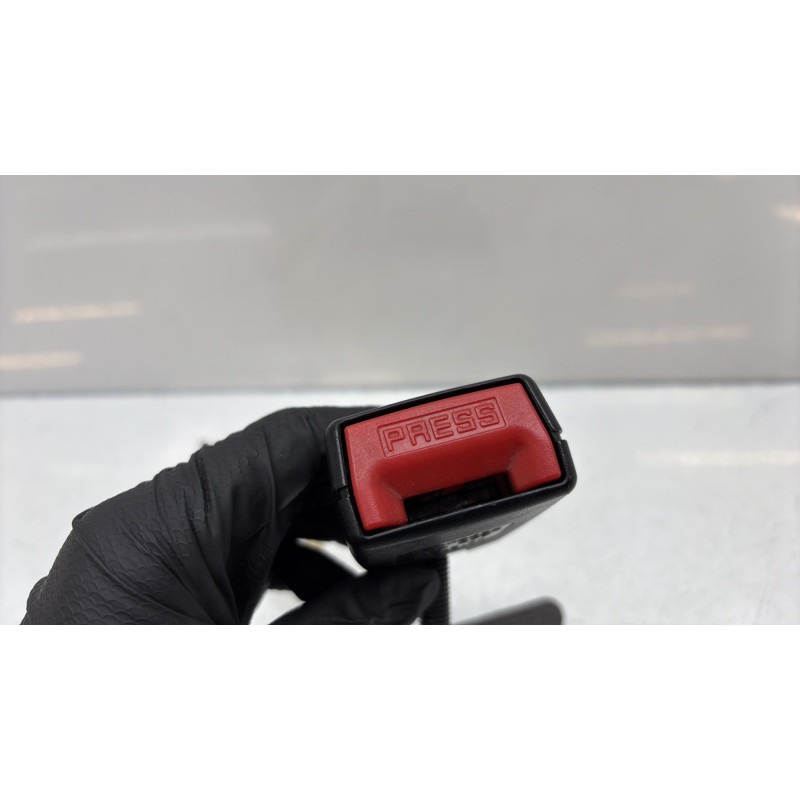 Attache ceinture arriere gauche RENAULT TWINGO 2 Photo n°2