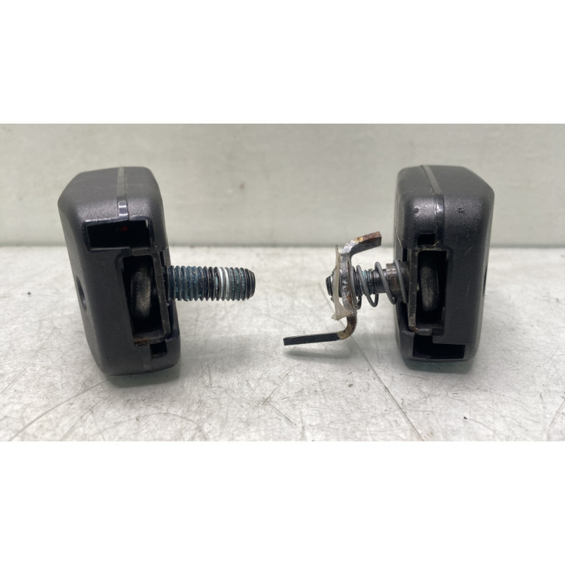 Attache ceinture arriere gauche RENAULT SCENIC 2 Photo n°2