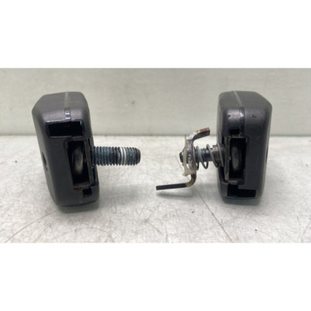 Attache ceinture arriere gauche RENAULT SCENIC 2