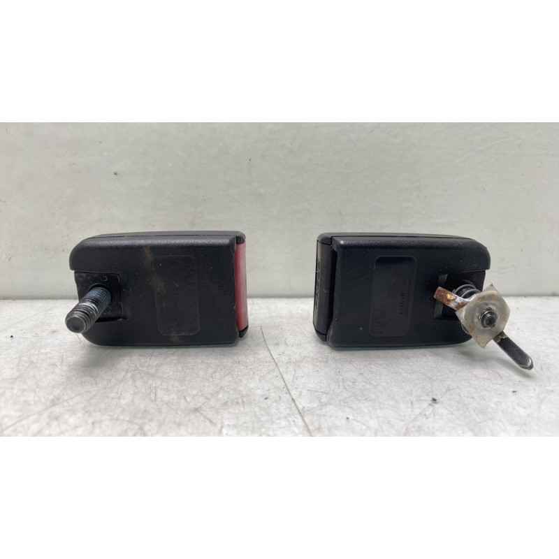 Attache ceinture arriere gauche RENAULT SCENIC 2 Photo n°4