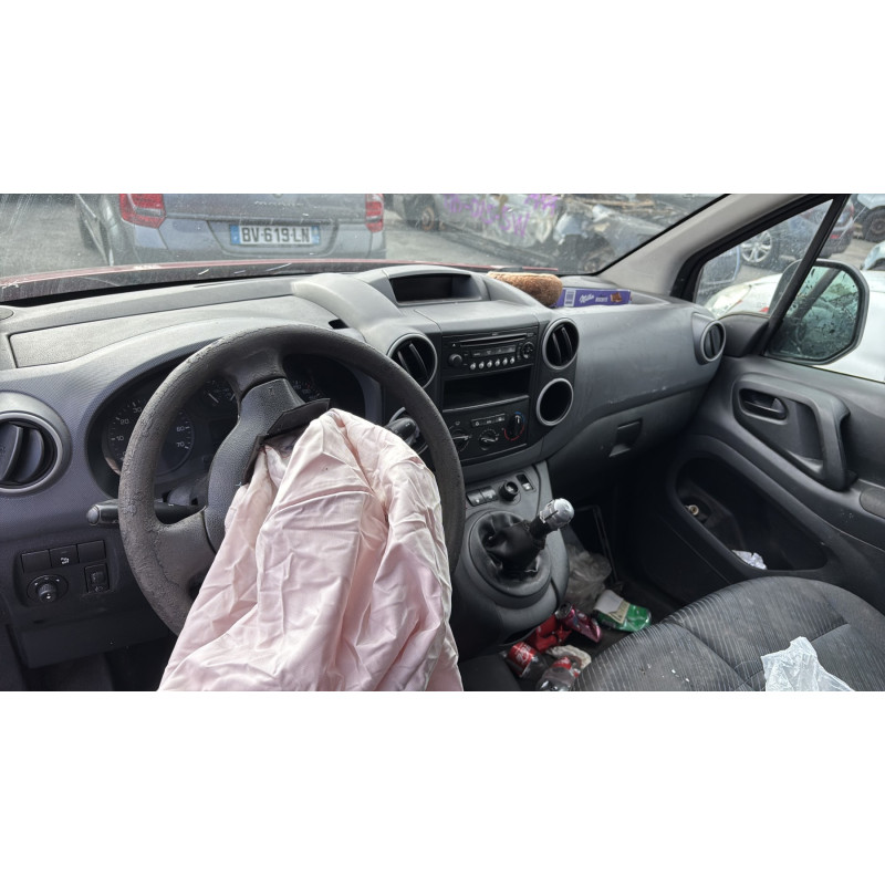 Feu arriere stop central PEUGEOT PARTNER 2 Photo n°17