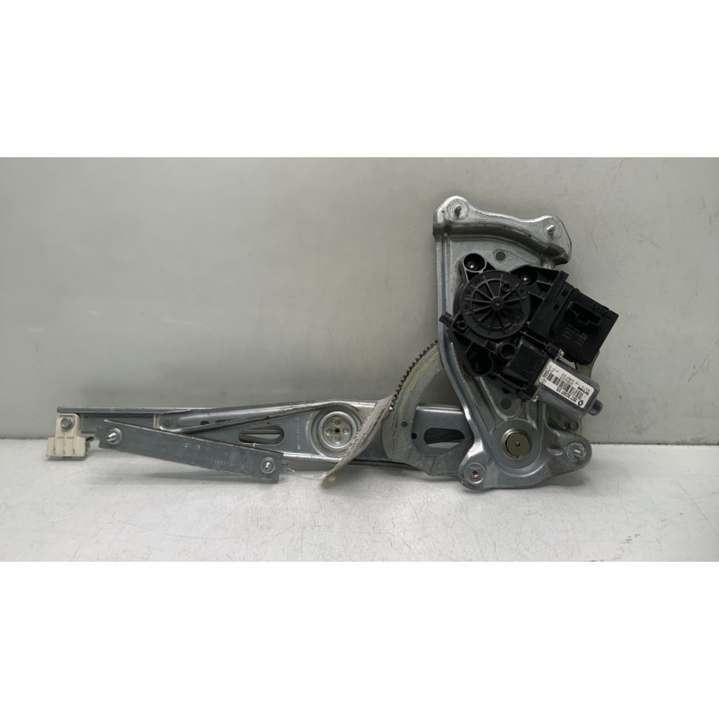 Leve vitre electrique avant droit RENAULT MEGANE 3 Photo n°1