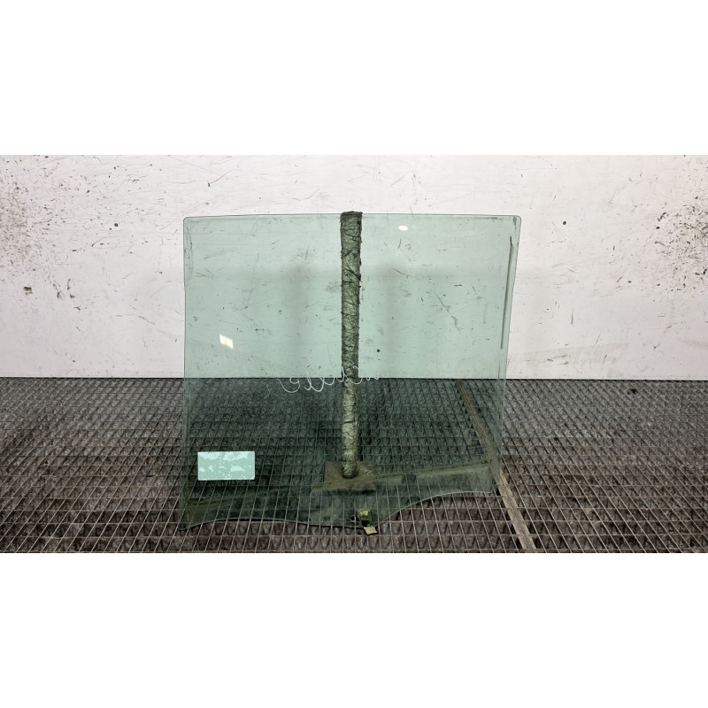 Vitre arriere droit RENAULT MODUS Photo n°4