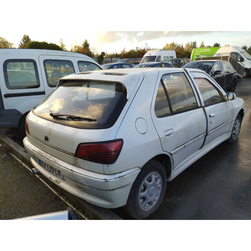 Vitre arriere droit PEUGEOT 306 Photo n°7