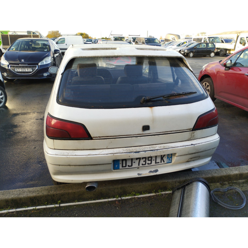 Vitre arriere droit PEUGEOT 306 Photo n°9