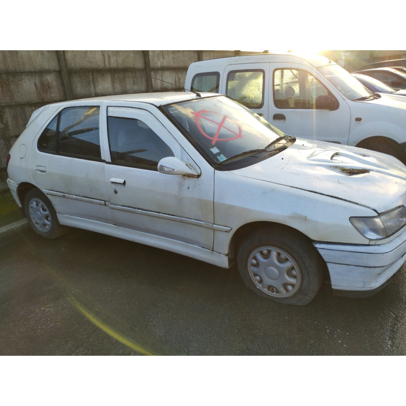 Vitre arriere droit PEUGEOT 306 Photo n°11