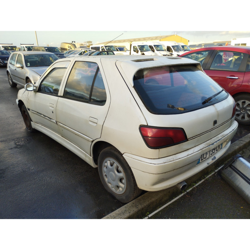 Vitre arriere gauche PEUGEOT 306 Photo n°8