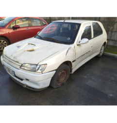 Vitre avant droit PEUGEOT 306