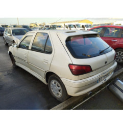 Vitre avant droit PEUGEOT 306