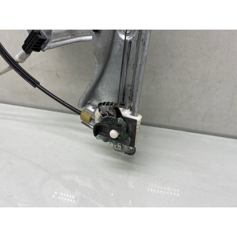Leve vitre electrique avant gauche RENAULT CLIO 3 Photo n°2