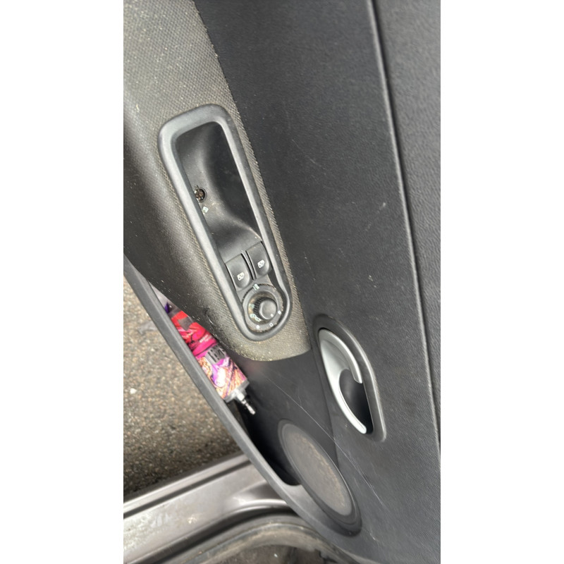 Vitre arriere droit RENAULT CLIO 3 Photo n°14