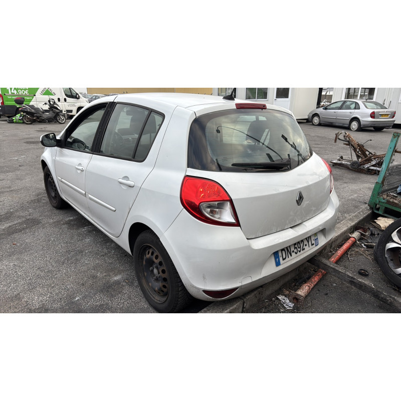 Trappe d'essence RENAULT CLIO 3 Photo n°8