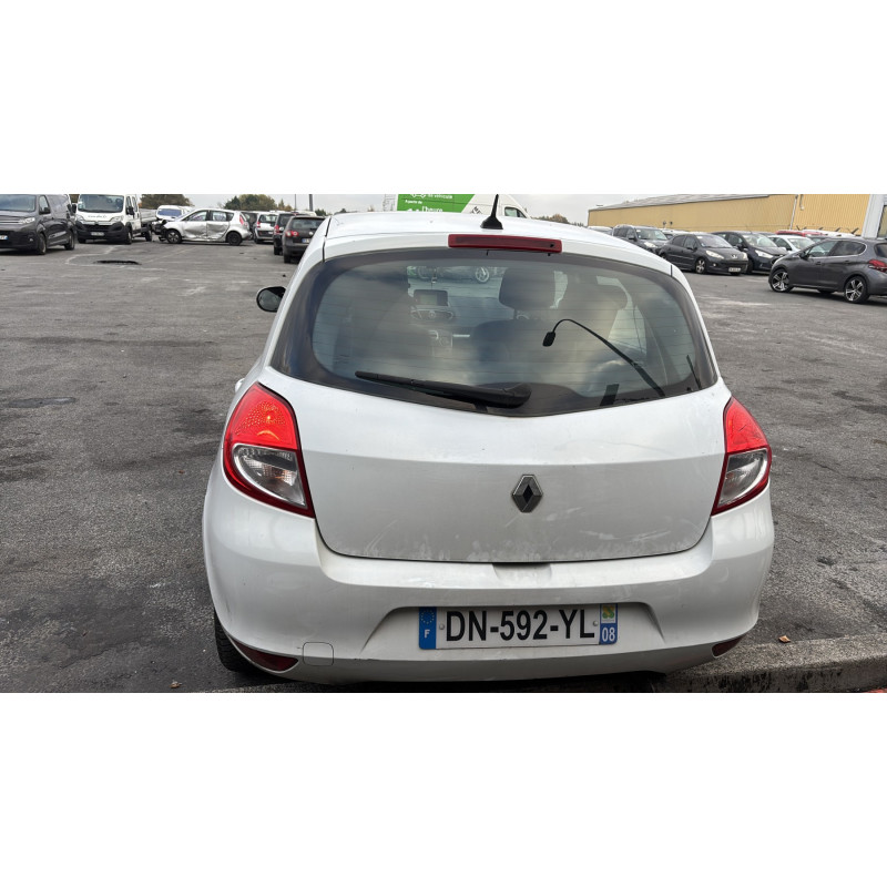 Trappe d'essence RENAULT CLIO 3 Photo n°9