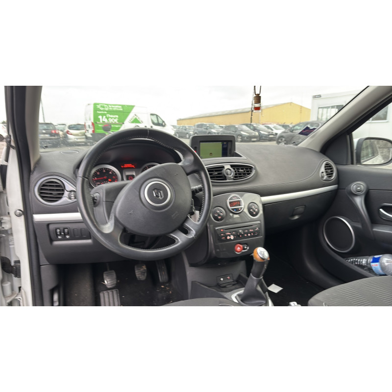 Trappe d'essence RENAULT CLIO 3 Photo n°18