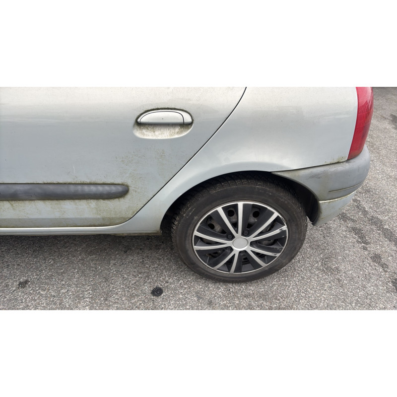 Calandre RENAULT CLIO 2 Photo n°18