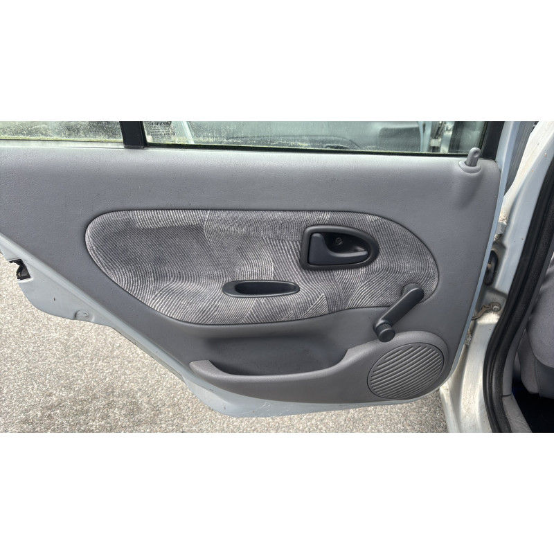 Calandre RENAULT CLIO 2 Photo n°19