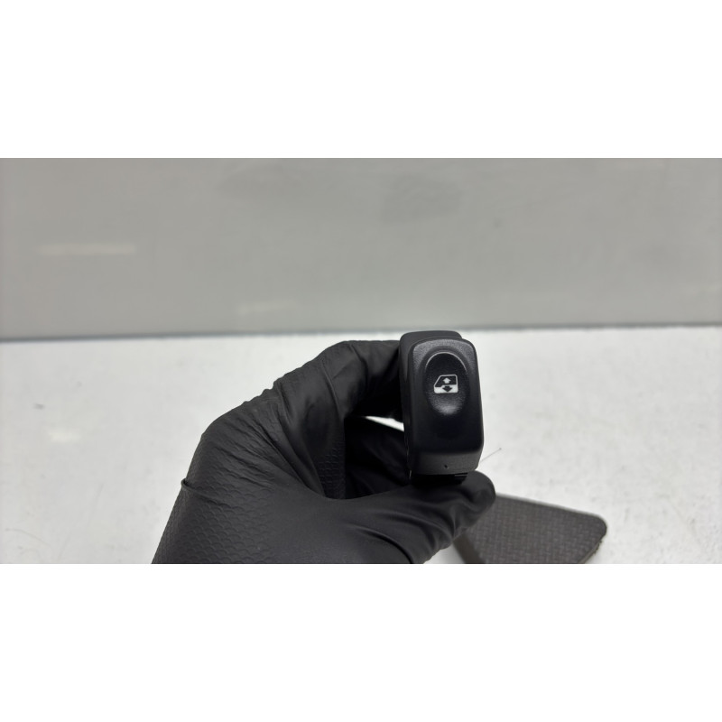 Interrupteur de leve vitre avant droit RENAULT CLIO 2 Photo n°1
