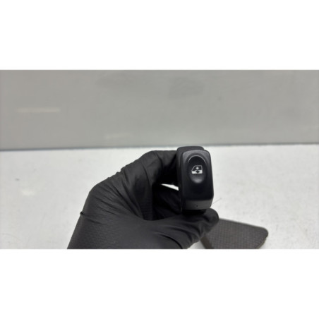 Interrupteur de leve vitre avant droit RENAULT CLIO 2 Photo n°1