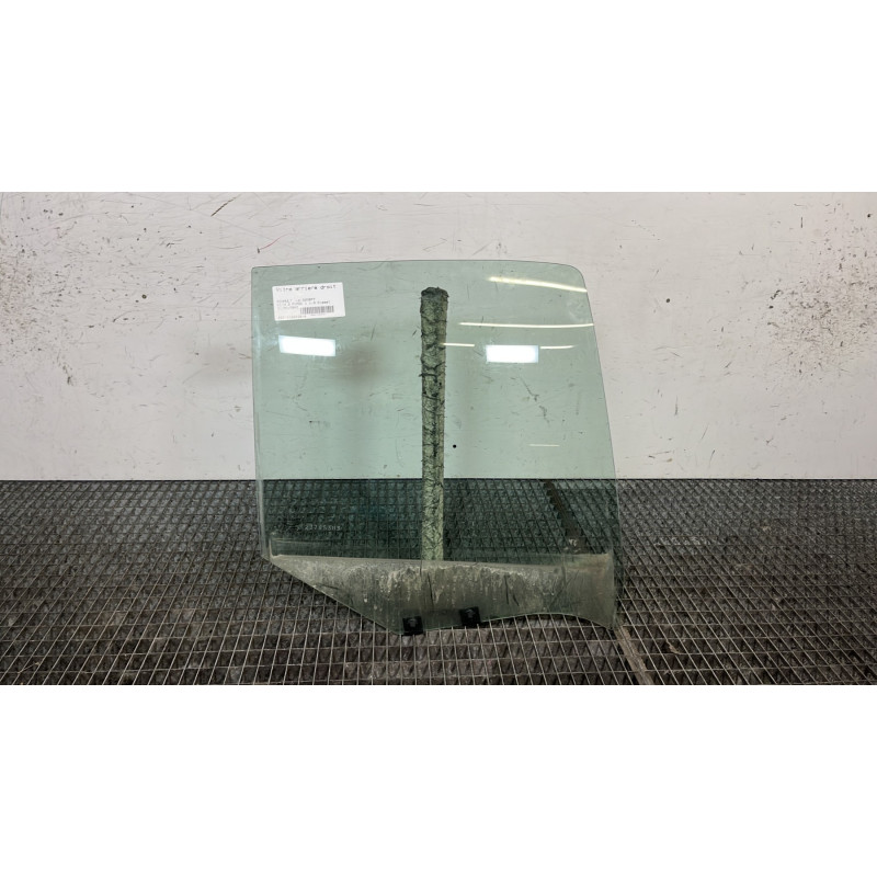 Vitre arriere droit RENAULT CLIO 2 Photo n°1