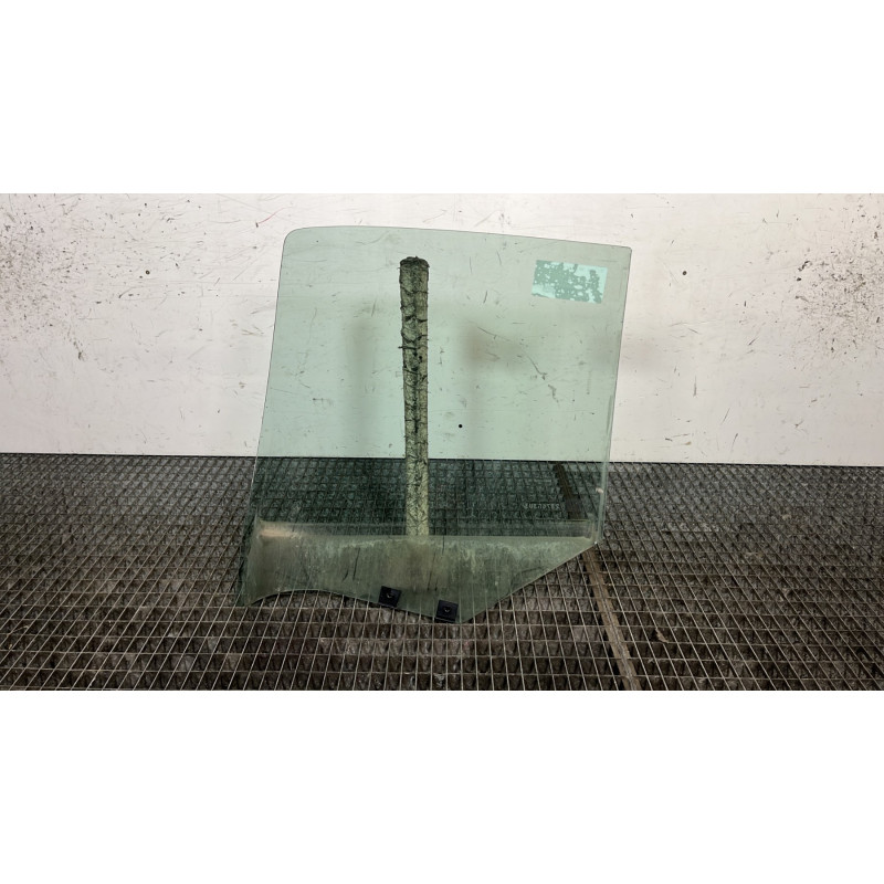 Vitre arriere droit RENAULT CLIO 2 Photo n°4