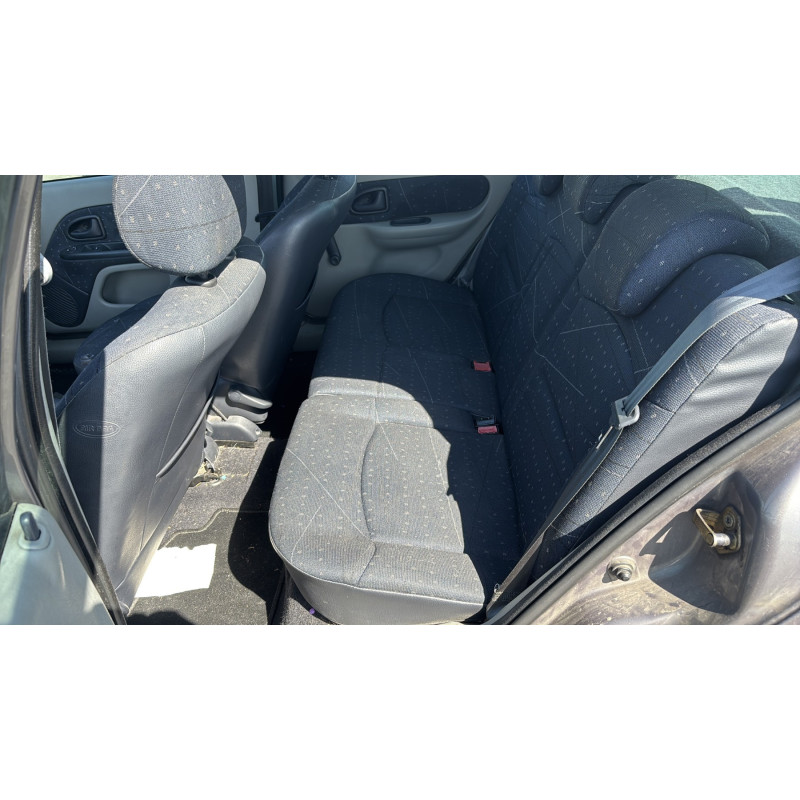 Pare boue arriere droit RENAULT CLIO 2 Photo n°16