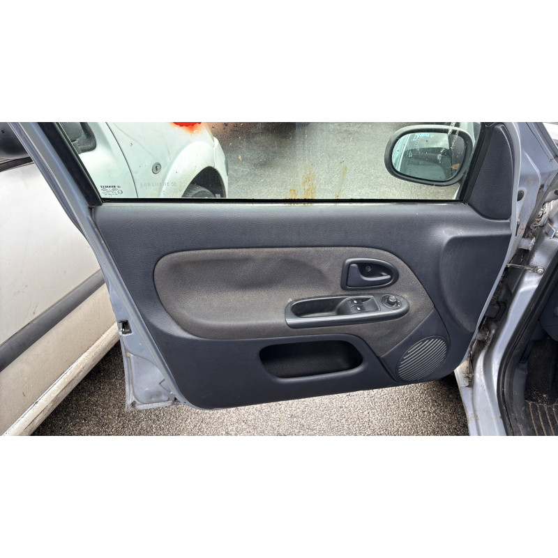 Feu arriere principal gauche (feux) RENAULT CLIO 2 Photo n°12