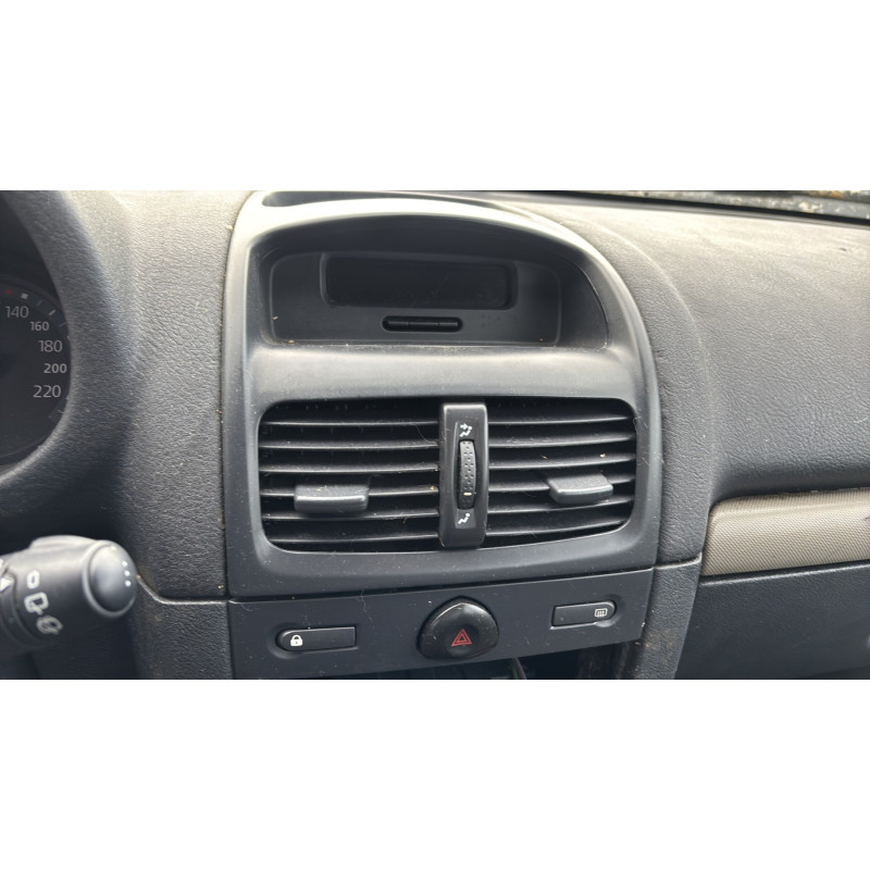 Feu arriere principal gauche (feux) RENAULT CLIO 2 Photo n°18
