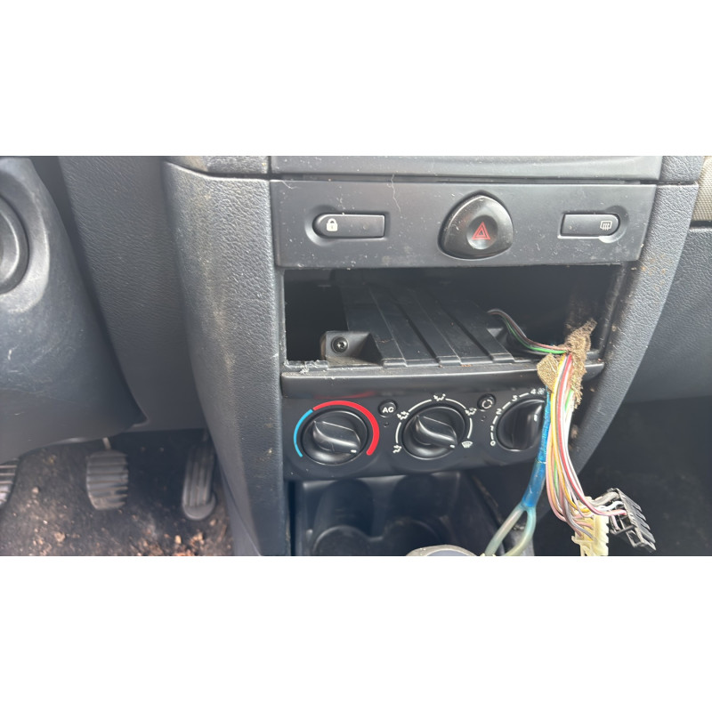Feu arriere principal gauche (feux) RENAULT CLIO 2 Photo n°19
