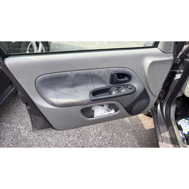 Feu arriere principal droit (feux) RENAULT CLIO 2 Photo n°16